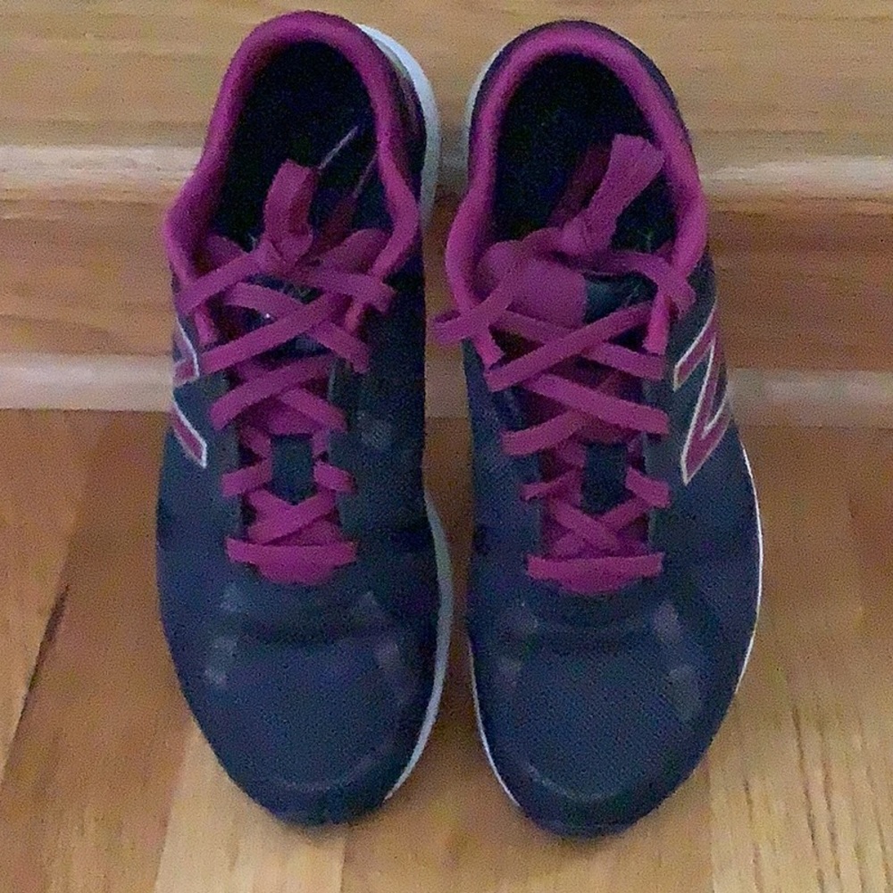 New Balance Vazee in women's 8. Black with magenta trim.